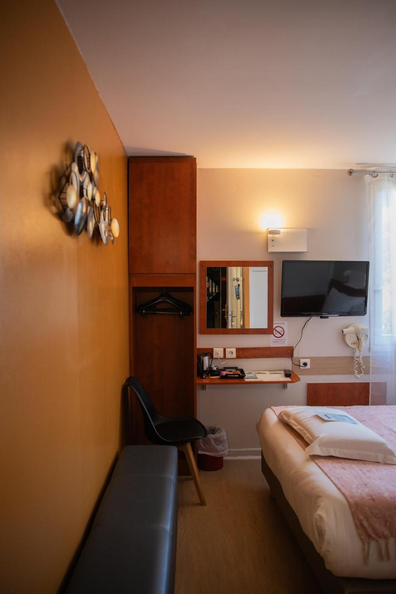 Kyriad Nimes Ouest A9 Exterior foto